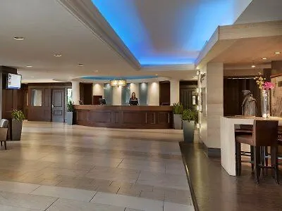 Hotel Halifax 4*,